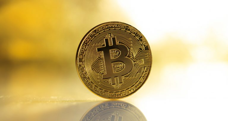 ما هي عملة البيتكوين (Bitcoin) الرقمية وكيف تعمل؟