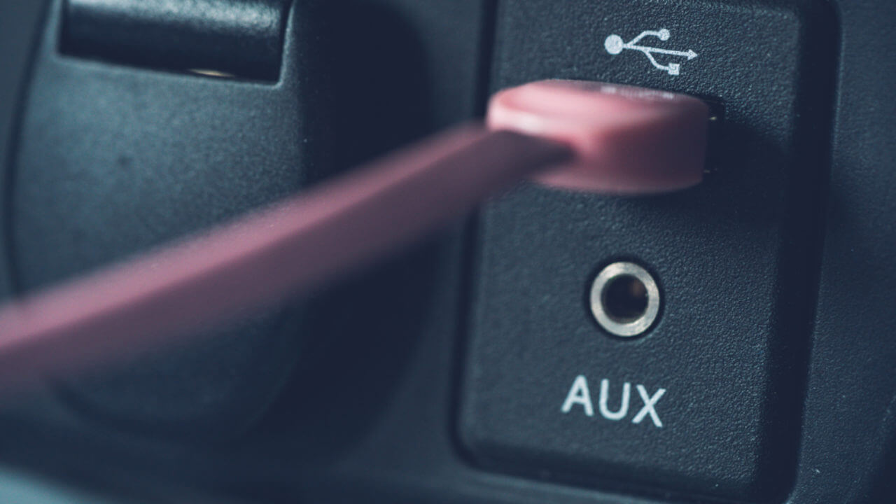 المنفذ AUX