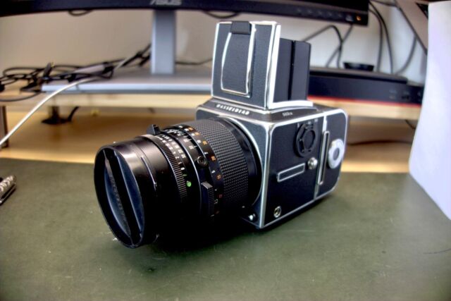 الكاميرات المتوسطة الحجم