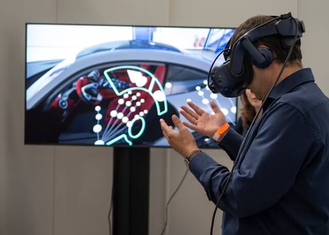 مستقبل الواقع المعزز (AR) والواقع الافتراضي (VR): ثورة التكنولوجيا القادمة